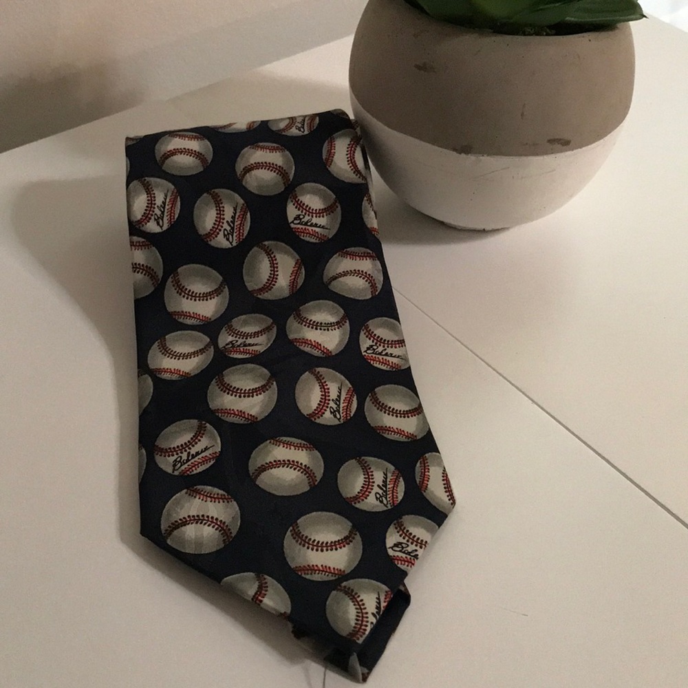Fun baseball tie - Picture 5 of 5